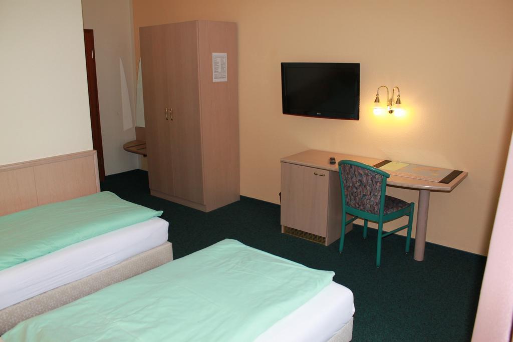 Gasthaus & Hotel Gruenhof Frankfurt  Room photo